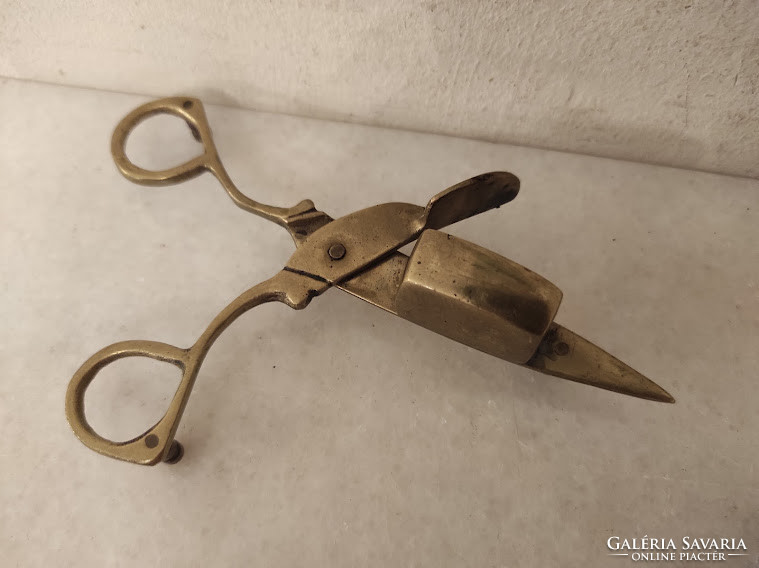 Antique brass candle tapping scissors 972 5378