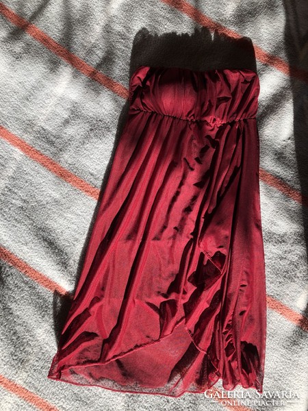 Elegant burgundy strapless Italian cocktail dress
