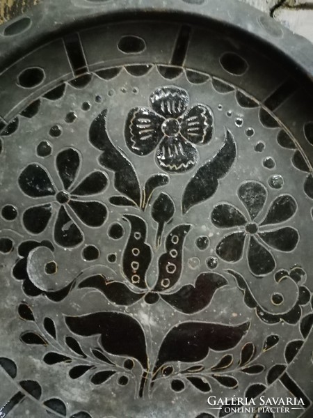 Fekete fali kerámia tányér, dísztányér a 20. század elejéről