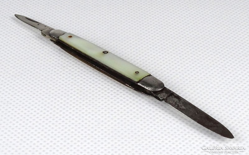 1I411 antique small mother-of-pearl handle kid's knife