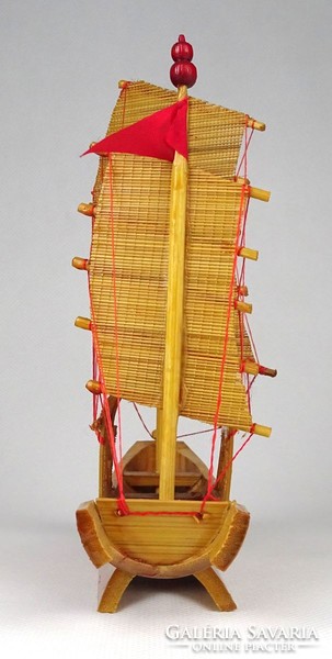 1I365 Régi díszes kisméretű háromárbócos bambusz hajómakett 17 cm