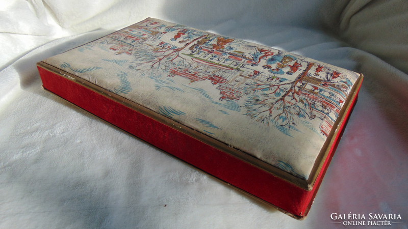 Századfordulós antik doboz, párnázott tetejű, selyemképpel