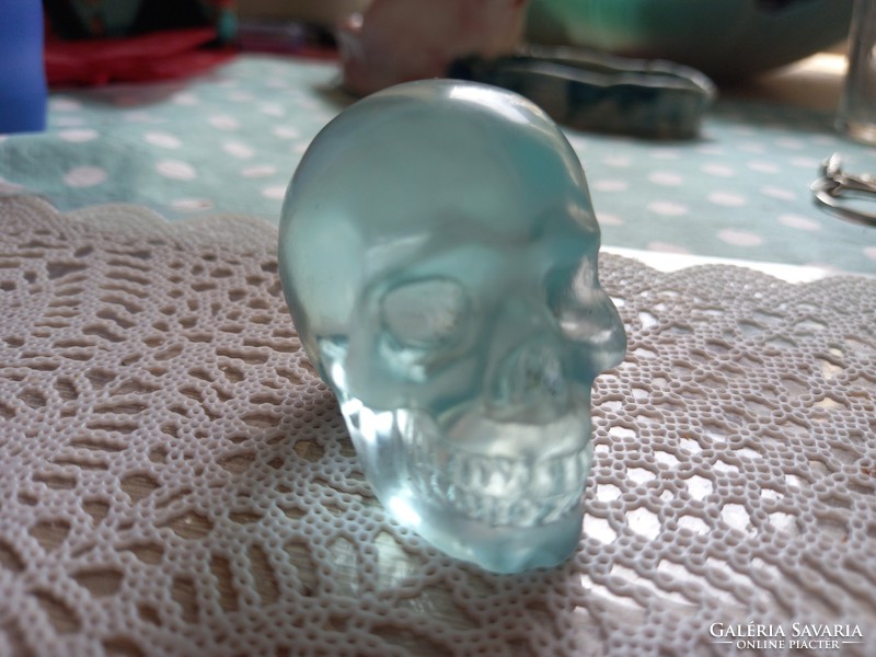 Original cyan glass crystal skull weighs 5-6 cm and weighs 8dkg