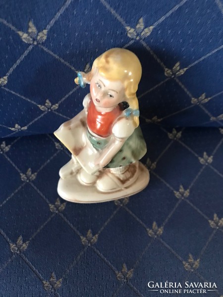 German porcelain figurine, nipple. In an undamaged condition. Indicated. 11 cm high