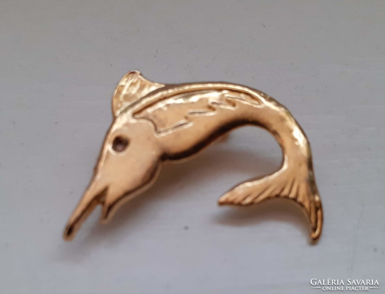 Old beautiful condition swordfish shaped gold brooch badge