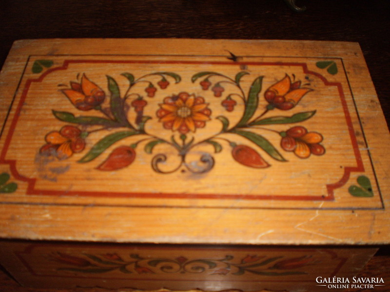 Folk painted small box with tulips