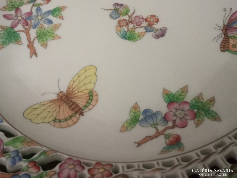 Fabulous Herend Victorian patterned wall plate with openwork from the 1960s