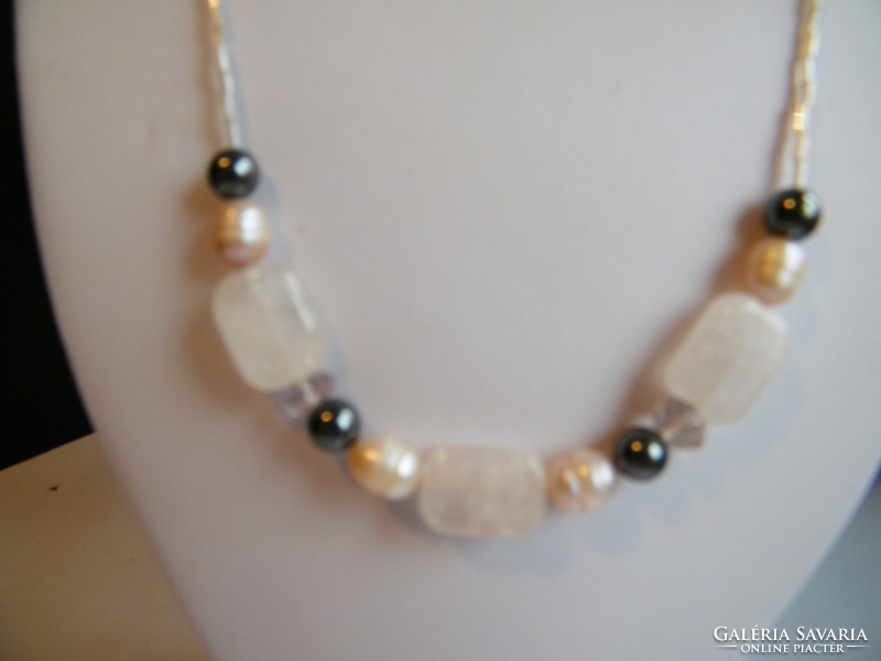 Rose quartz, hematite and pearl necklace.