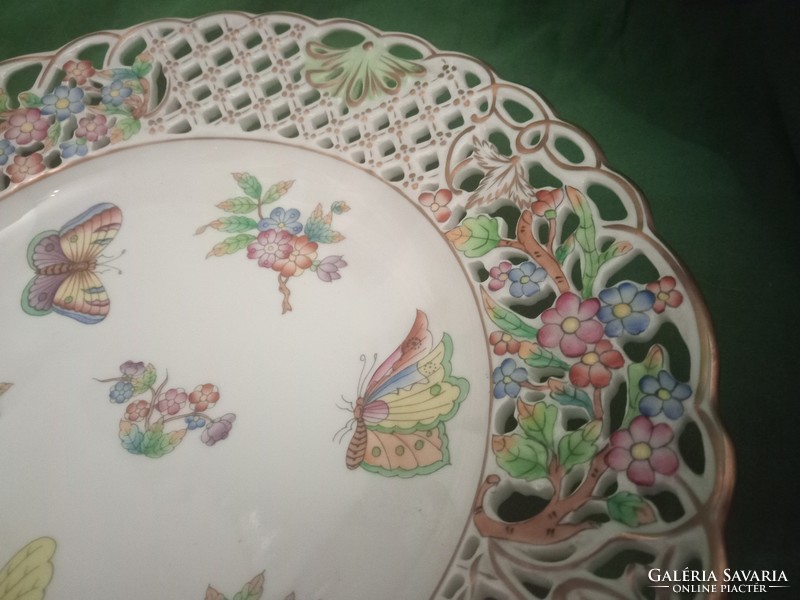 Fabulous Herend Victorian patterned wall plate with openwork from the 1960s