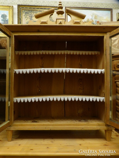 Old * new / sideboard, chest of drawers.