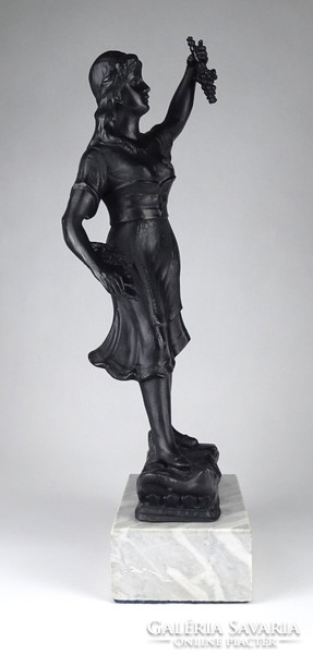 1I456 Régi festett ón öntvény virágszedő nő szobor talapzaton 43 cm