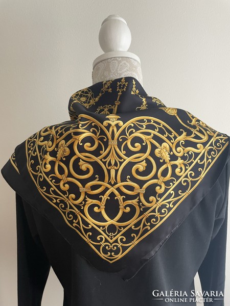 Elegant Italian black and gold scarf with a classic pattern