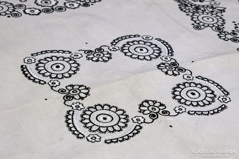 Embroidered, patterned tablecloth, linen tablecloth 98 x 93 cm Hungarian ethnography embroidery Buzsáki