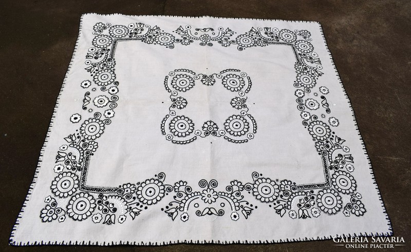 Embroidered, patterned tablecloth, linen tablecloth 98 x 93 cm Hungarian ethnography embroidery Buzsáki