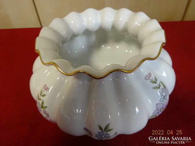 Zsolnay porcelán váza, bordázott, legnagyobb átmérője 15,5 cm. Vanneki! Jókai.