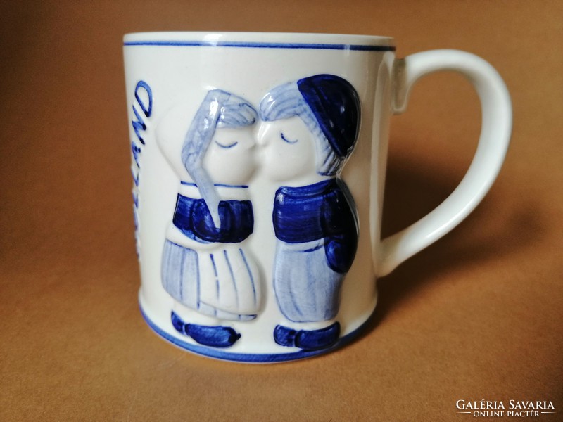 Delft mug with kissing couple, Dutch souvenir