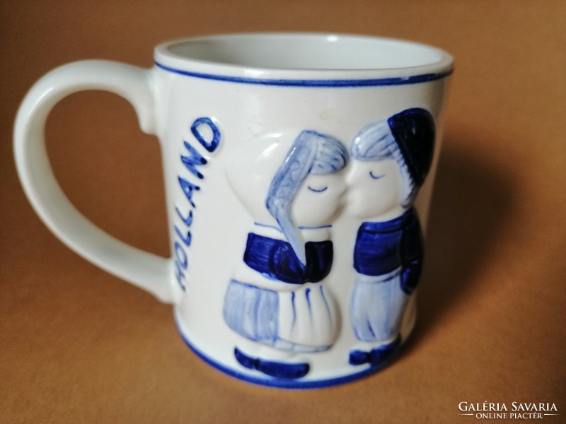 Delft mug with kissing couple, Dutch souvenir