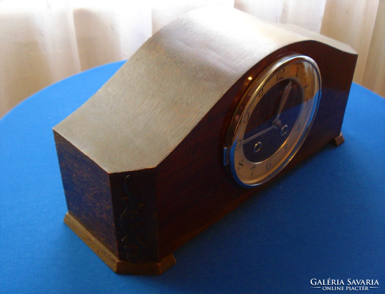 Art deco chest of drawers or fireplace clock from the 1930s