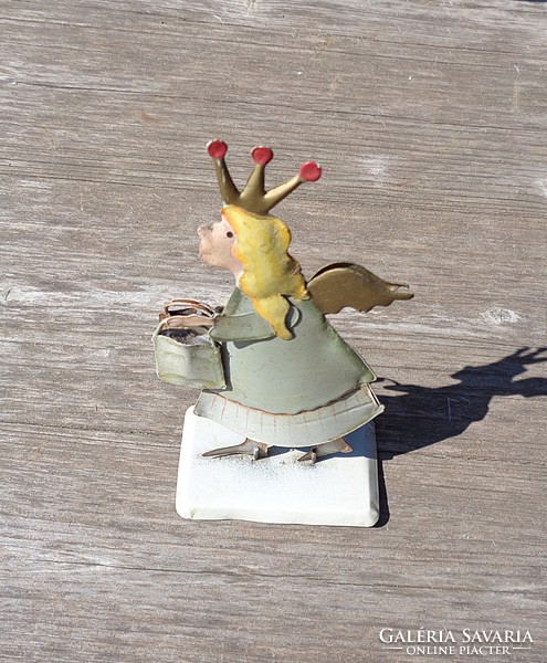 Old plate figurine with jet sign