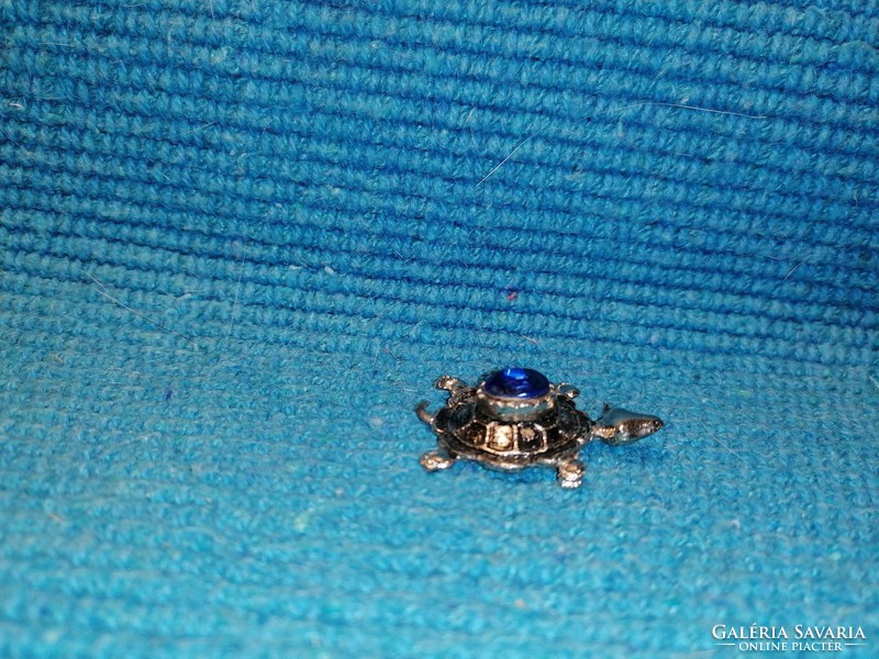 Turtle brooch with blue rhinestones (301)