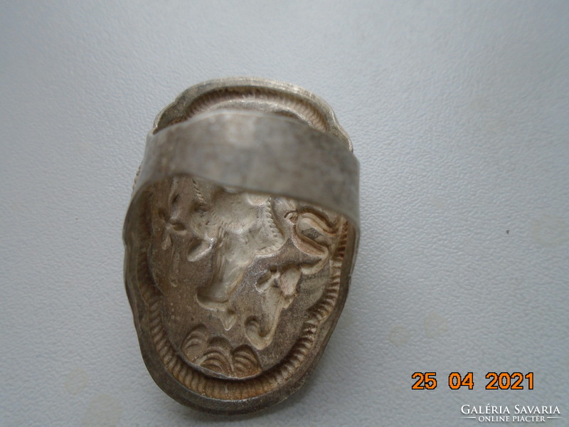 Qing dynasty répoussé spectacular figural Chinese opera silver memorial ring