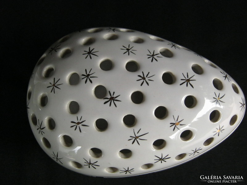 FIM Budapest porcelán áttört mintázatú tojás bonbonier