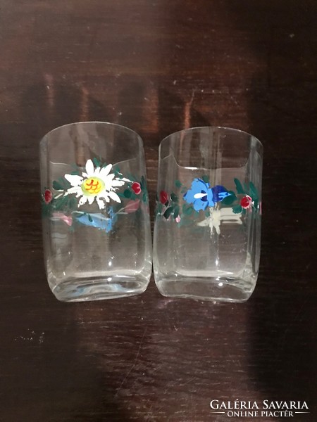 Stained glass cups with beautiful colored flower patterns.11X16 cm