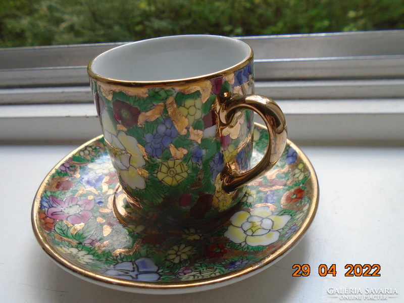 Kidomborodó kézi aranyzománc és színes virágmintákkal kávés csésze alátéttel HANDMADE CHINA jelzés