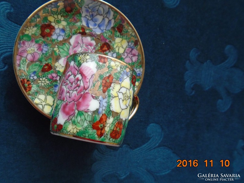 Kidomborodó kézi arany és színes zománc virágmintákkal kávés csésze alátéttel HANDMADE CHINA jelzés