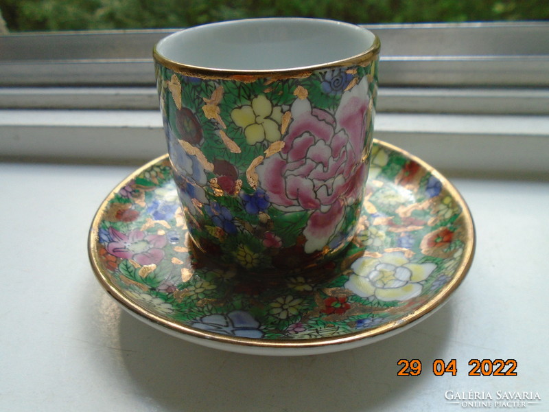 Kidomborodó kézi arany és színes zománc virágmintákkal kávés csésze alátéttel HANDMADE CHINA jelzés