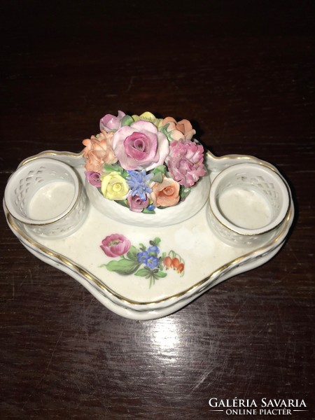 Herend porcelain table decoration with floral decoration. With class marking.16X12 cm undamaged ..