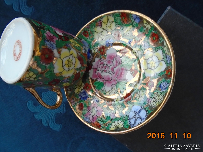 Kidomborodó kézi arany és színes zománc virágmintákkal kávés csésze alátéttel HANDMADE CHINA jelzés