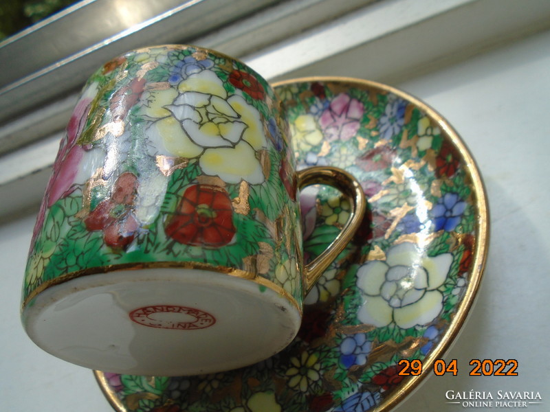 Kidomborodó kézi aranyzománc és színes  virágmintákkal kávés csésze alátéttel HANDMADE CHINA jelzés