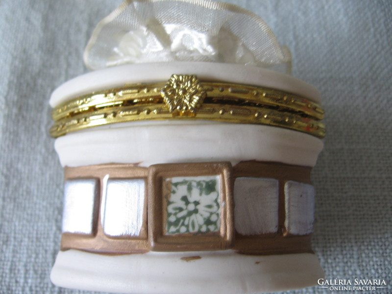 Pink top biscuit porcelain jewelry box, also for girls and weddings