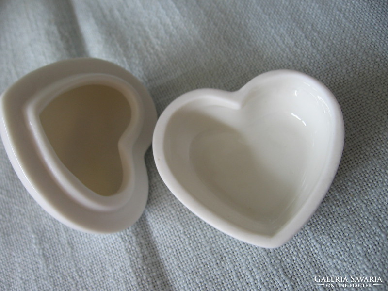 Szív alakú porcelán ékszeres dobozka , lánykérésre is