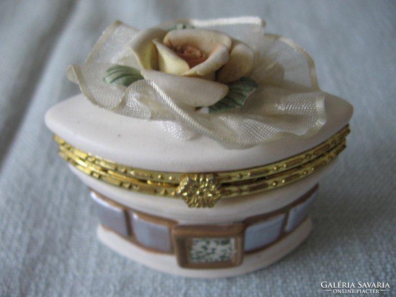 Pink top biscuit porcelain jewelry box, also for girls and weddings