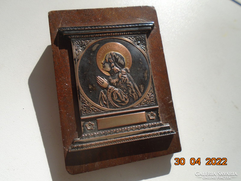 Santa maria: a relic hidden in the wooden base of a holy image based on the painting by virgo f.J.Hanbury
