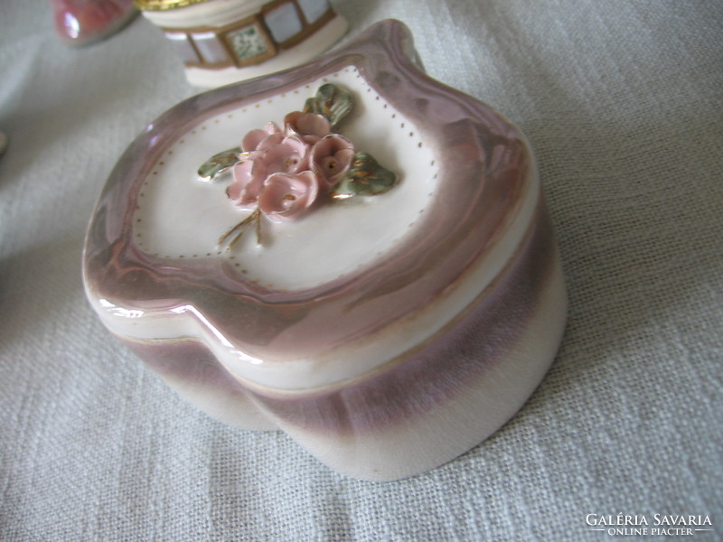 Szív alakú lüszteres porcelán ékszeres dobozka rózsaszín rózsákkal, lánykérésre is, Stipo Dorohoi