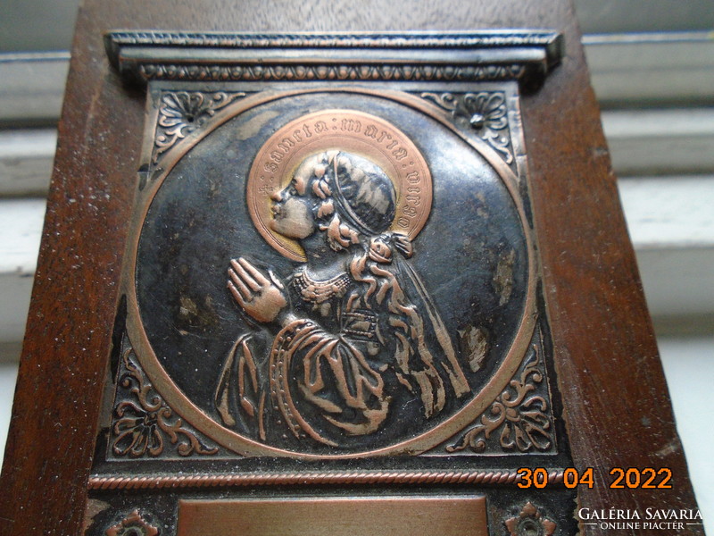 Santa maria: a relic hidden in the wooden base of a holy image based on the painting by virgo f.J.Hanbury