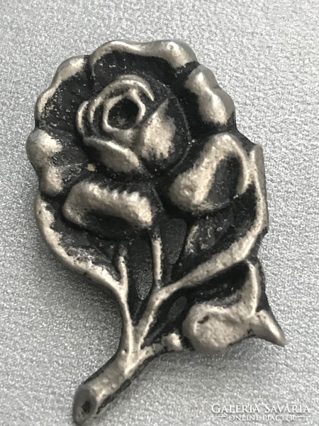 Ezüstözött rózsa bross, 3 cm