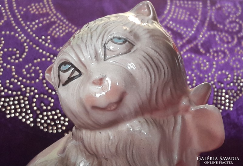 Ceramic cat, larger kitten statue (l2238)