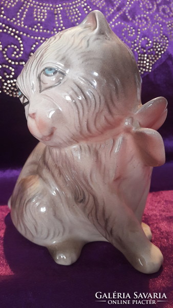 Ceramic cat, larger kitten statue (l2238)