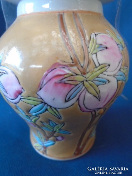 Smaller Chinese lid urn vase flawless piece with very sophisticated embossed pattern