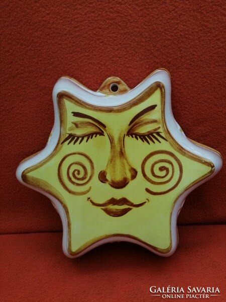 Csillag alakú, arc motívummal kuglóf forma, falidísz, sütöforma