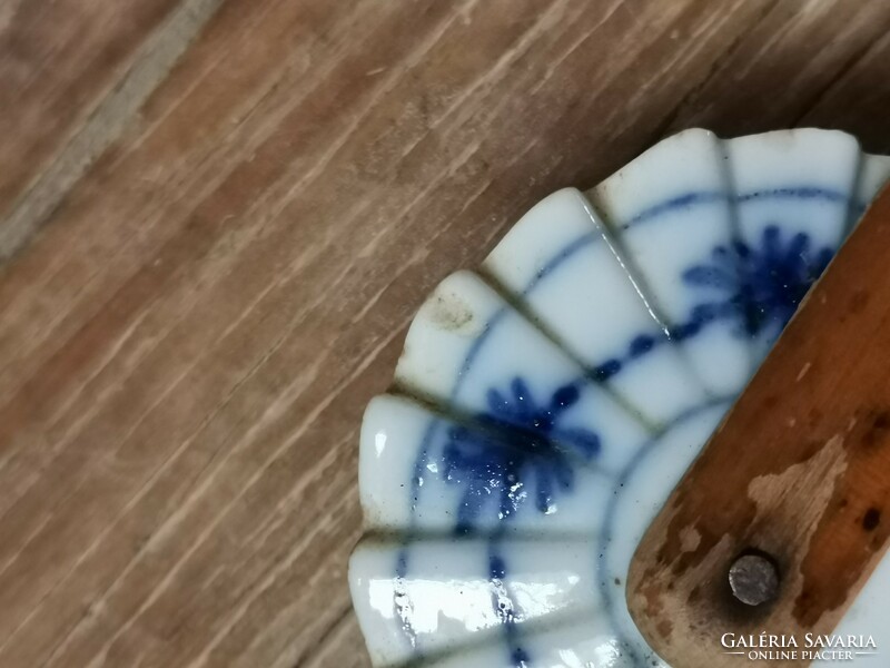 1880 K. Blue white porcelain cutter
