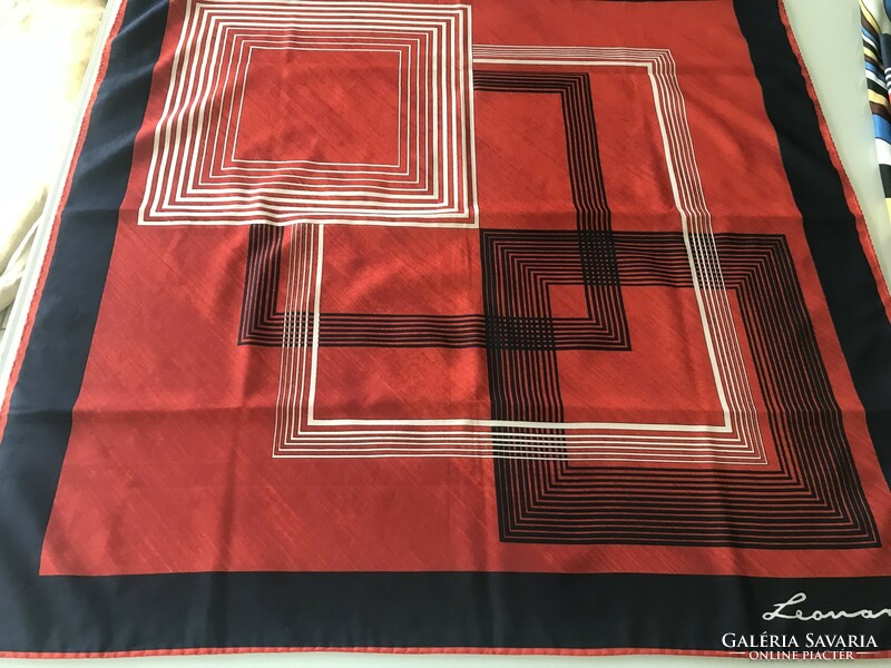 Retro shawls with geometric patterns