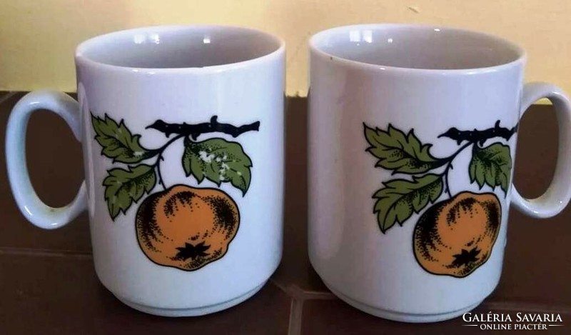 Zsolnay porcelain mugs with fruit decoration are also for sale.