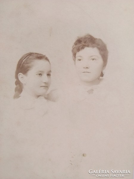 Antik magyar CDV/vizitkártya/keményhátú fotó anya gyermekével, kislány, Stern M. és Fia Trencsén