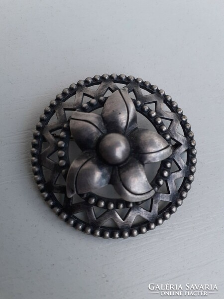 Old retro beautiful condition silver plated openwork pattern brooch badge