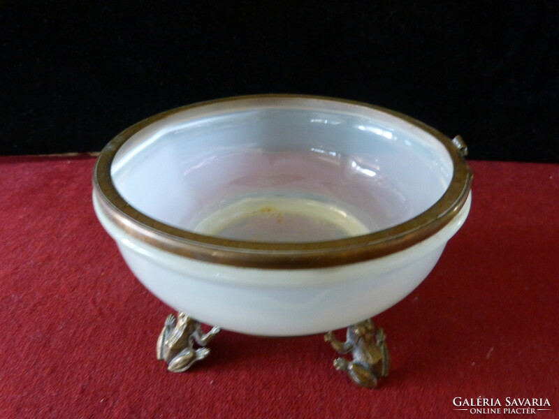 Antique glass bowl / frog legs.